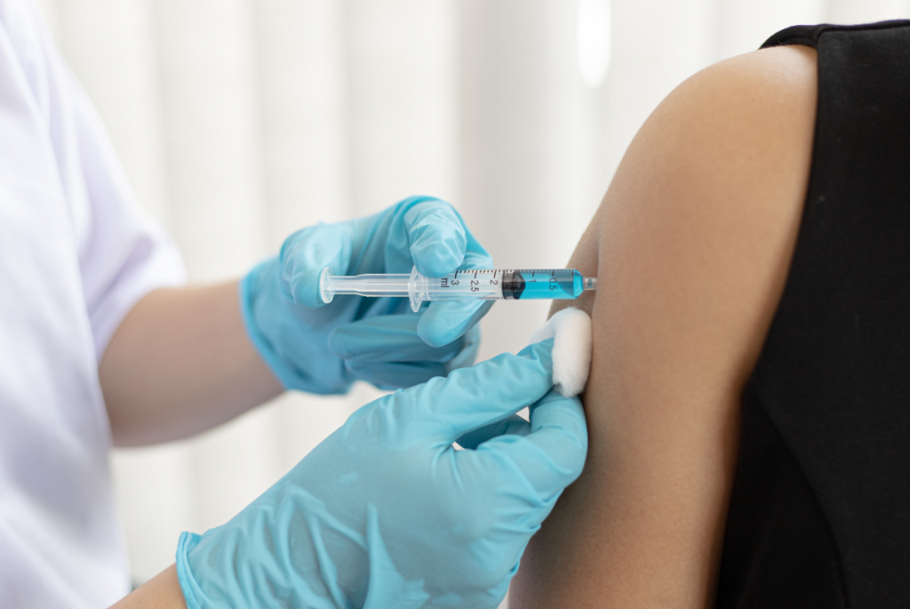 aplicando vacina
