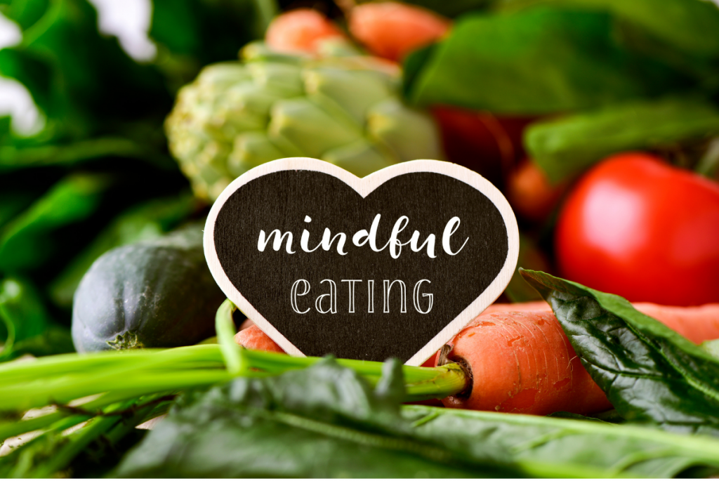 Alimentos com coração de mindful eating