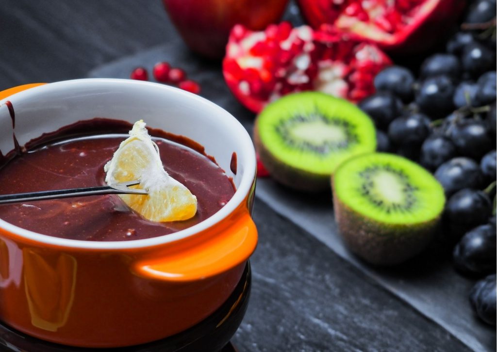 Imagem com várias frutas para asreceitas de fondue doce