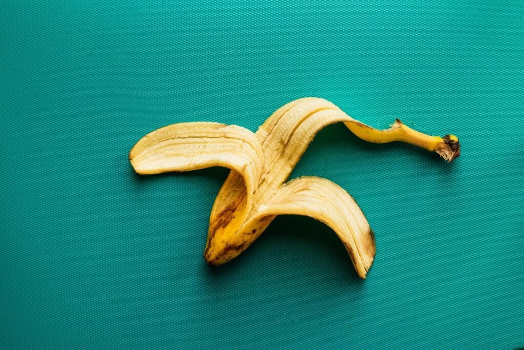 benefícios casca de banana para o rosto