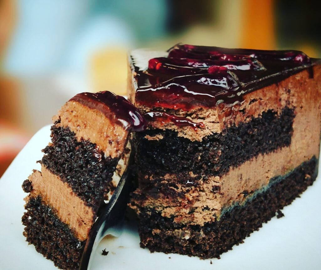 fatia de bolo de chocolate