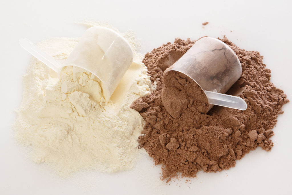 Dois scoops com whey