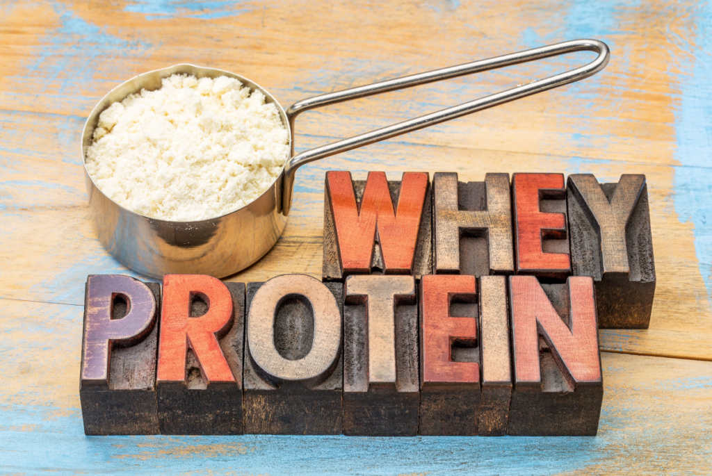 Scoop com escrito whey protein
