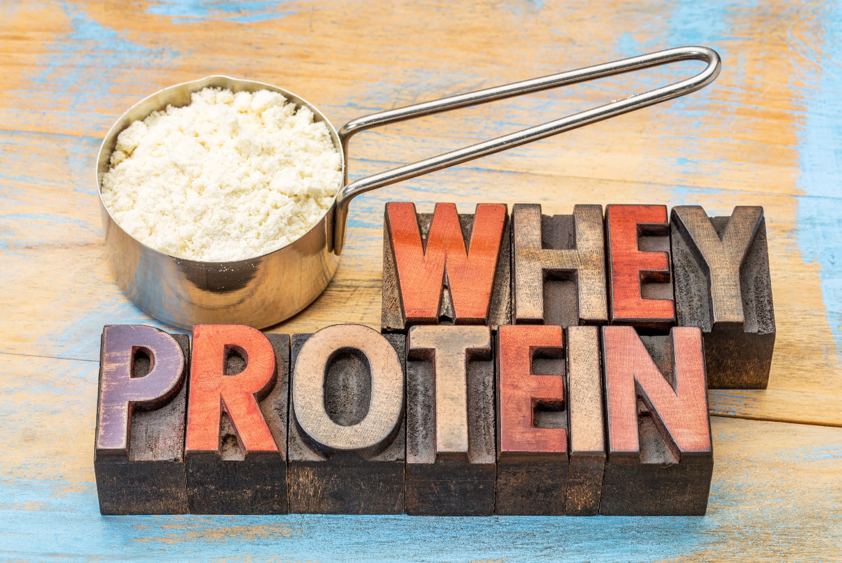 Scoop com escrito whey protein