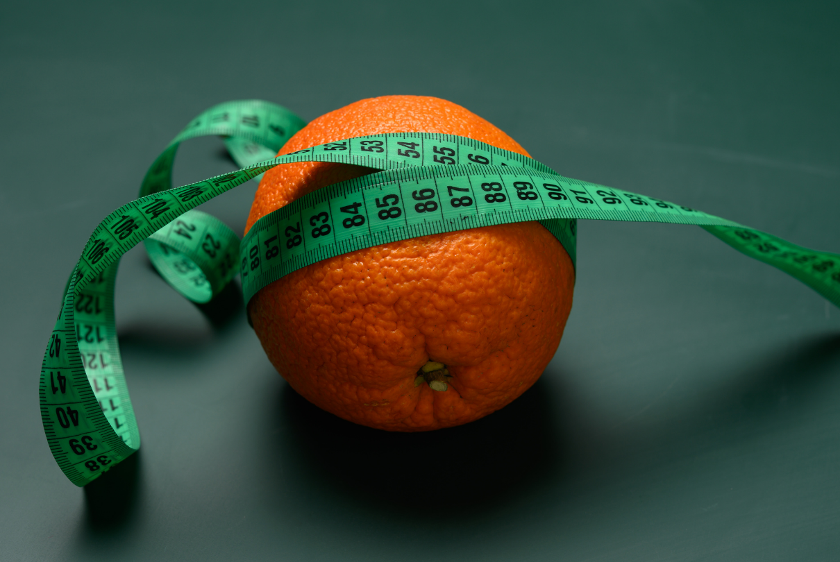Laranja com fita métrica