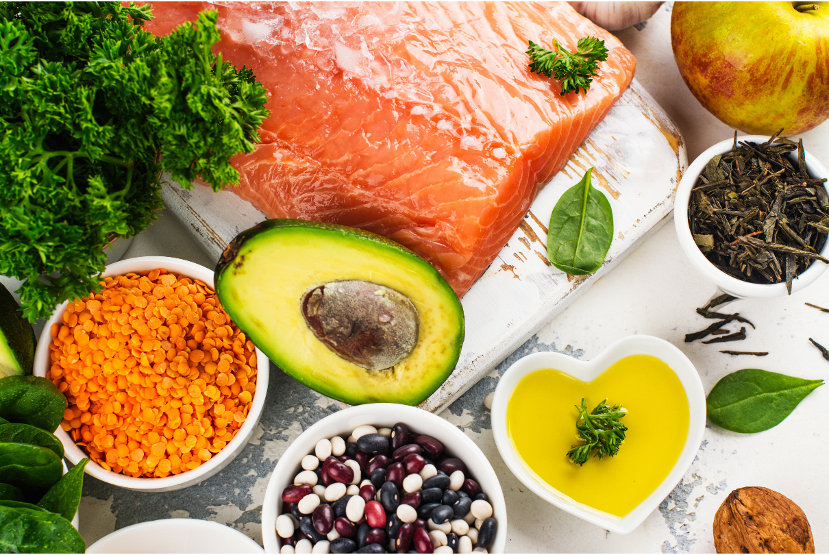 Salmão, abacate, sementes e sopa