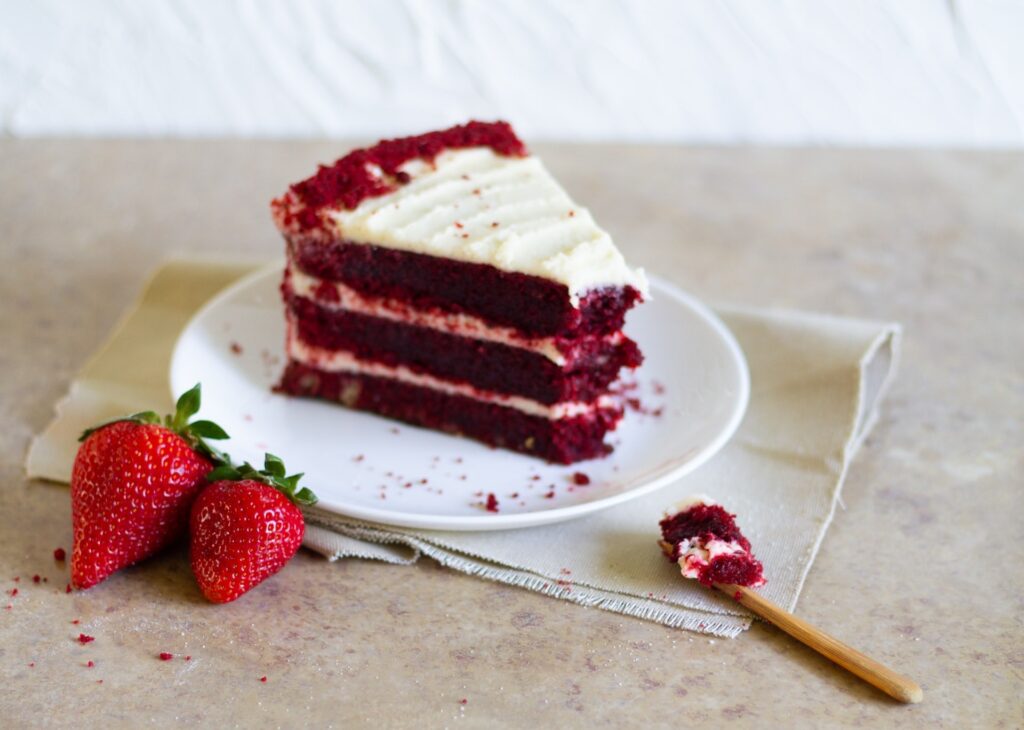 bolo red velvet e recheios, que fazem parte do conteúdo do Curso de confeitaria Mundo Doce da Mari