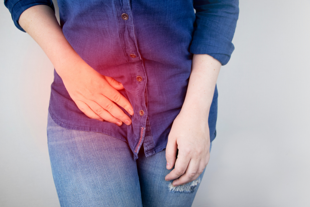 Mulher com mão sobre a barriga vermelha