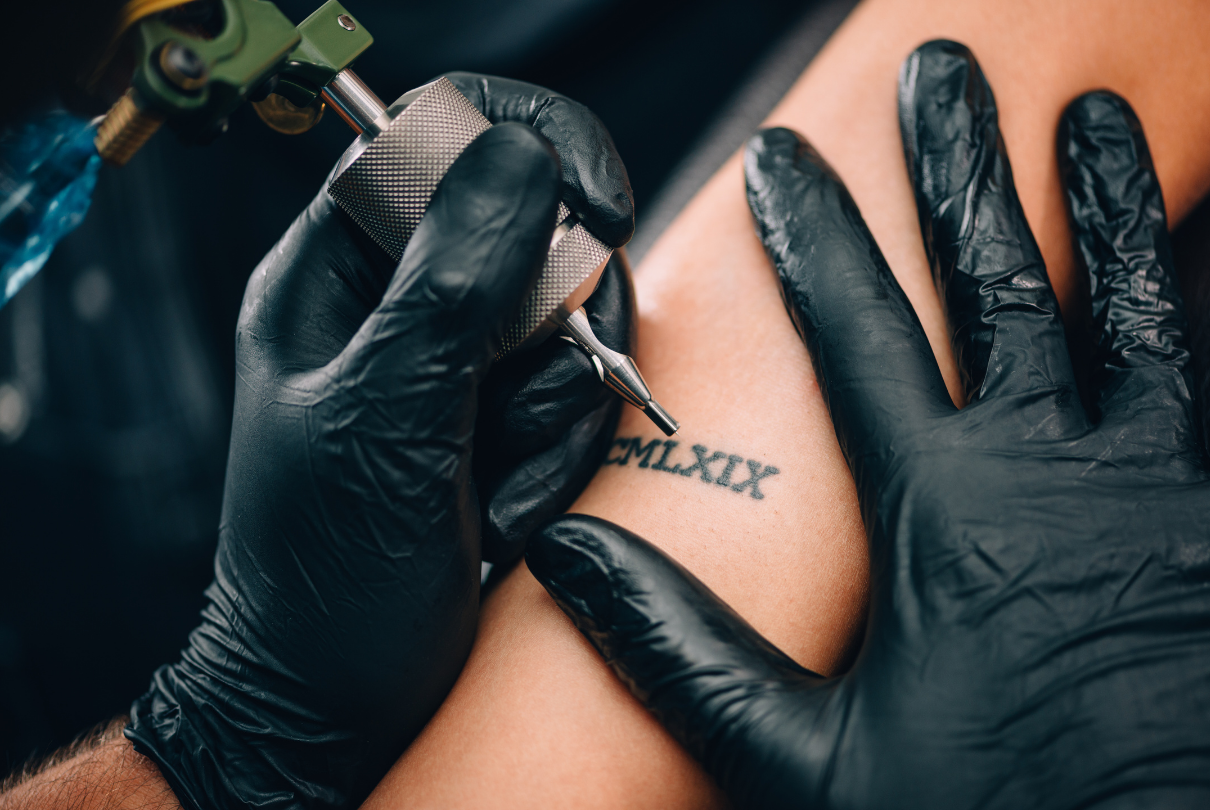Tatuagem sendo feita