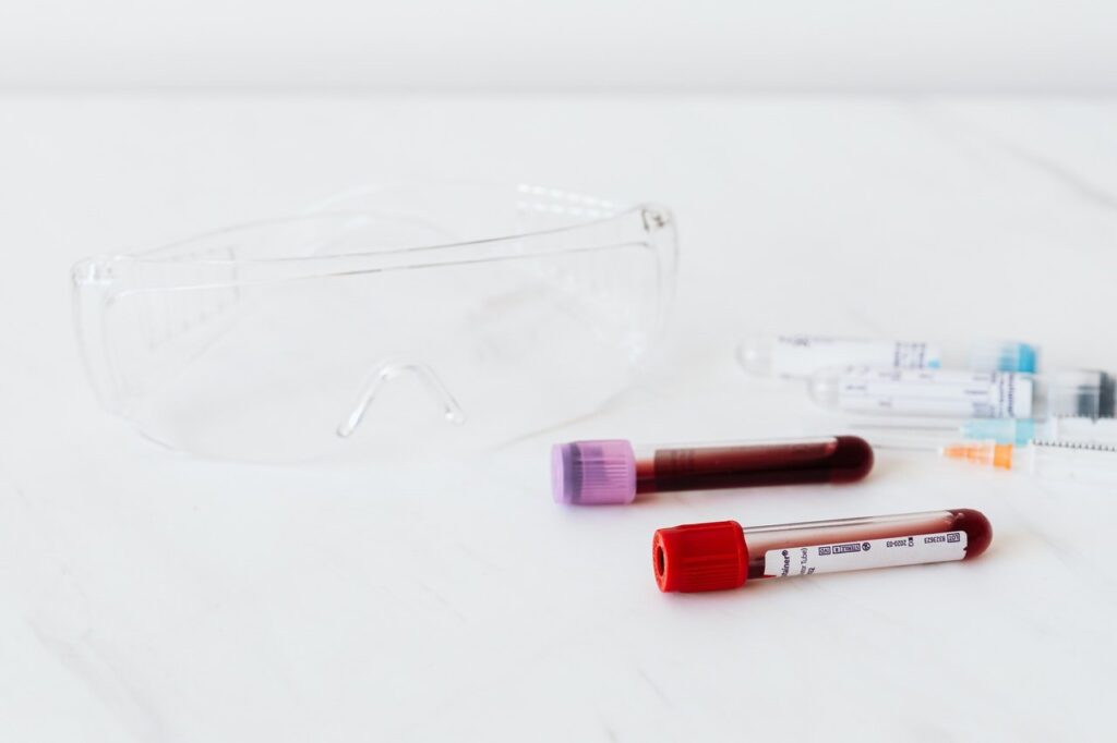 tubos de coleta de sangue para analisar os riscos do colesterol alto