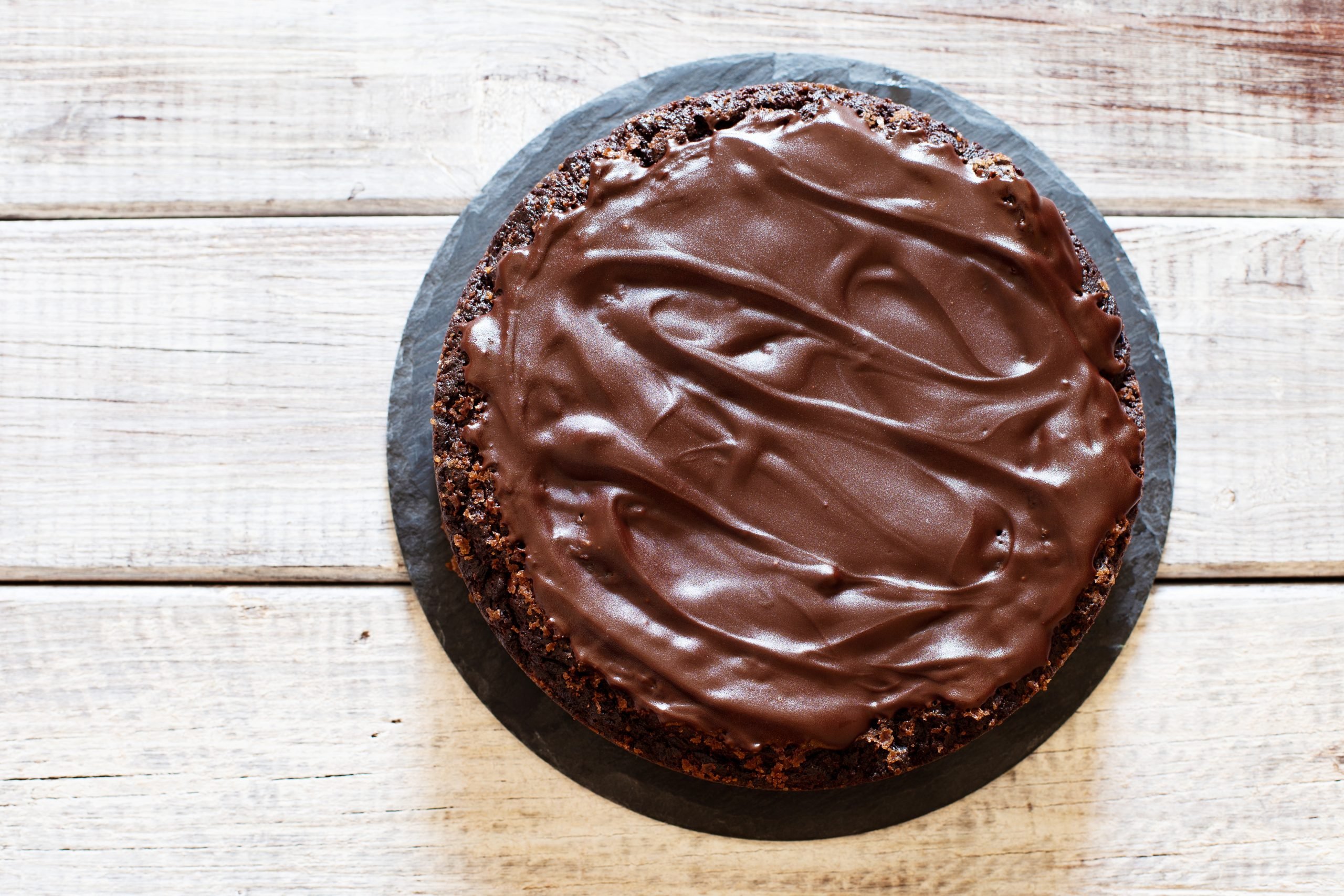 Bolo de chocolate com cobertura