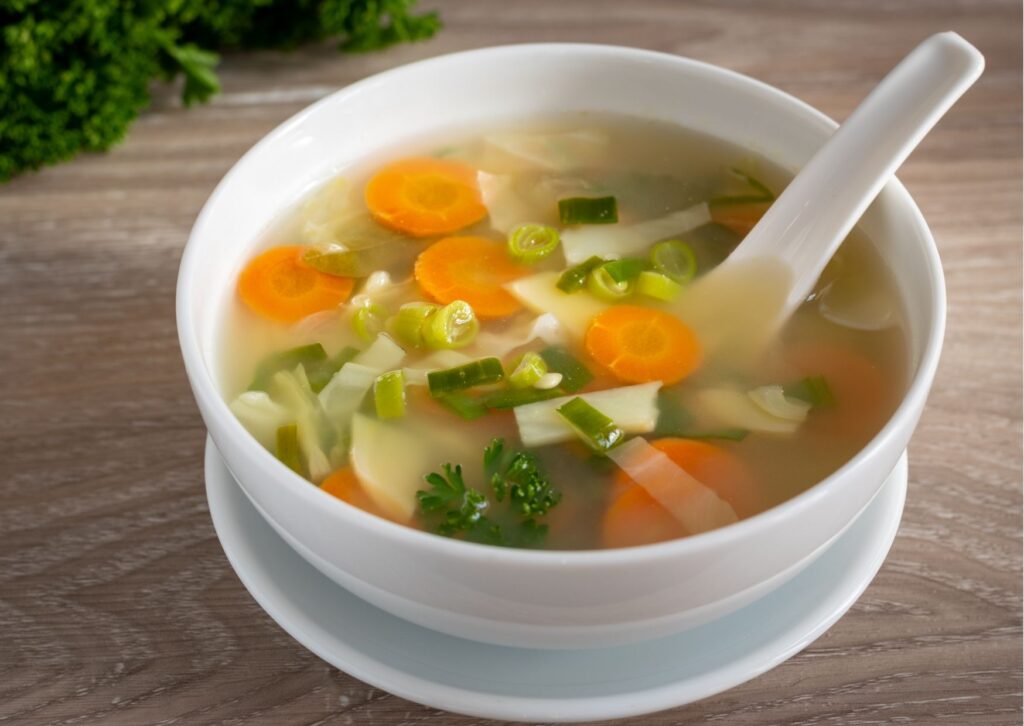 imagem com receitas de sopa para emagrecer mesmo no inverno!