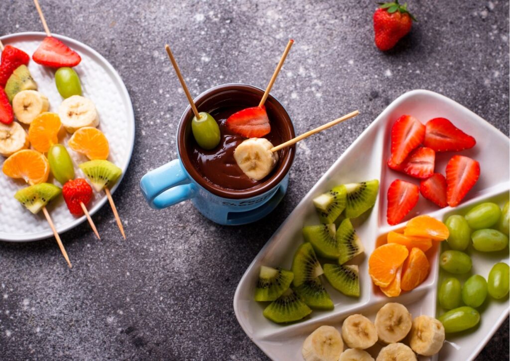 Imagem com várias frutas para asreceitas de fondue doce