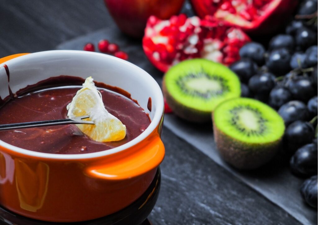 Imagem com várias frutas para asreceitas de fondue doce