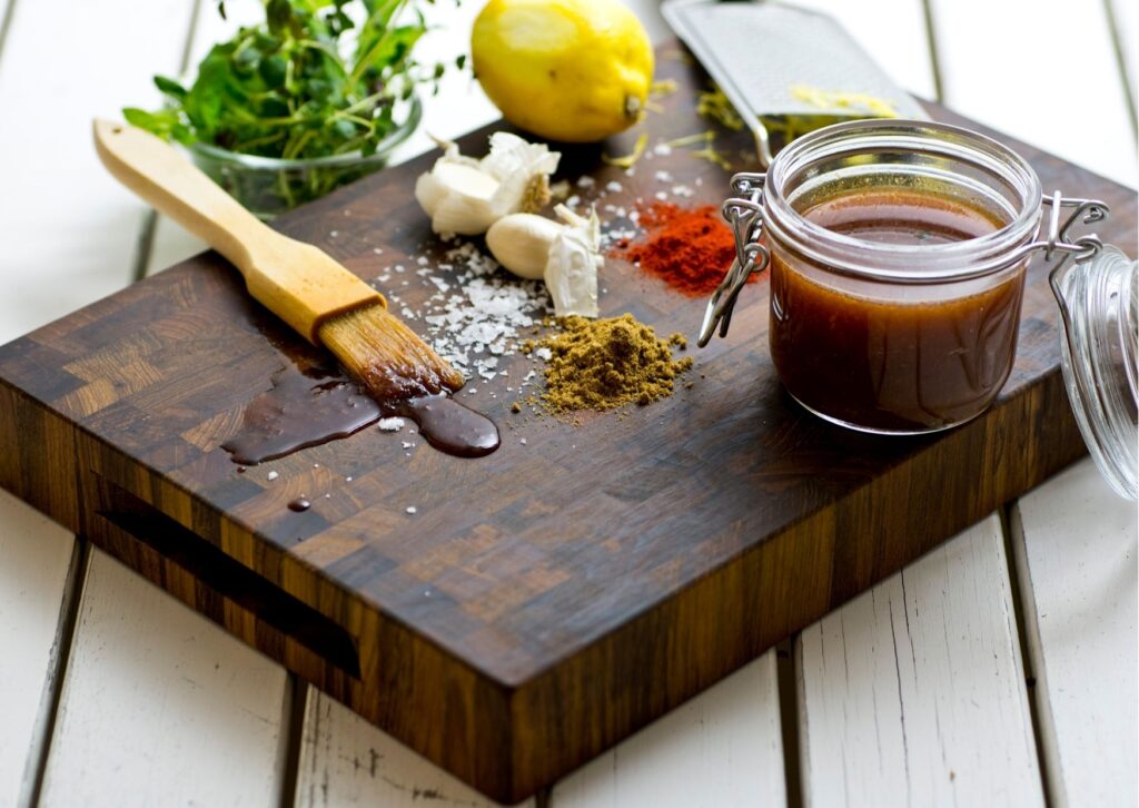 imagem com alguns ingredientes mostrando como preparar uma boa marinada