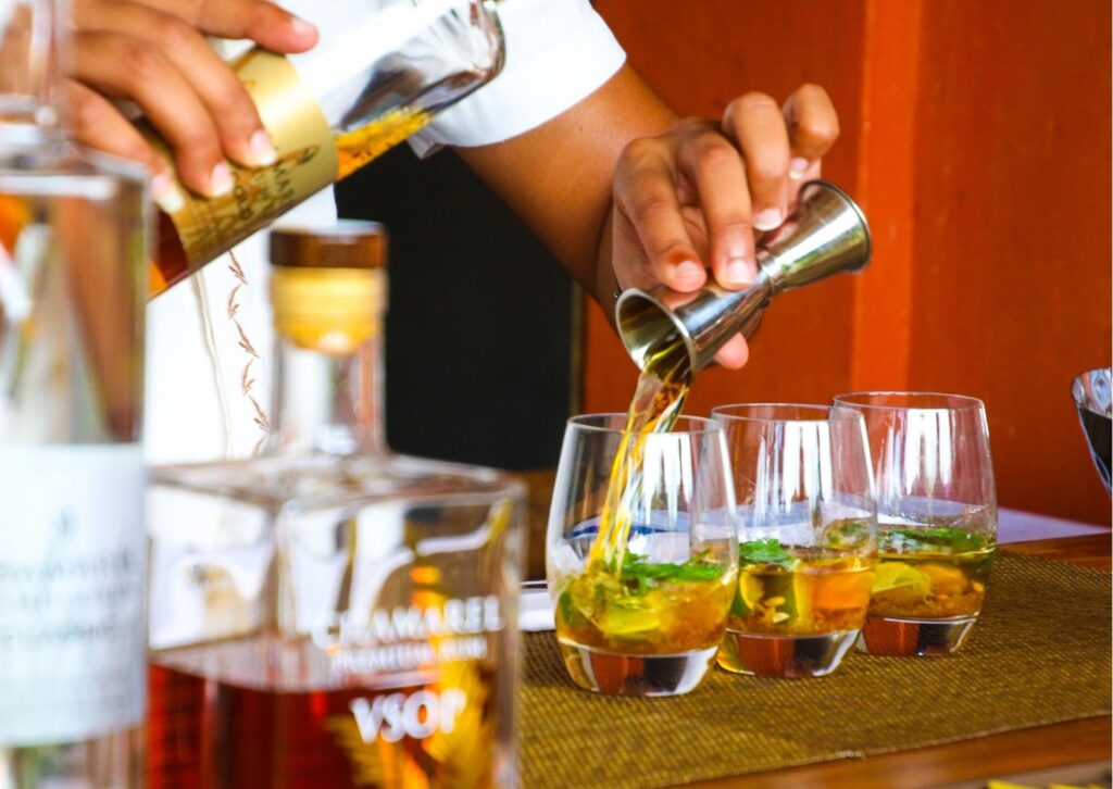 imagem com vários drinks com cerveja