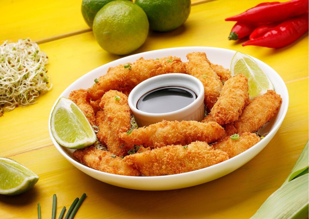 imagem com diversas iscas de peixe com molho de mostarda
