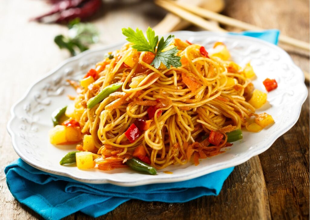 imagem contendo o prato servido da receita de macarrão de panela de pressão
