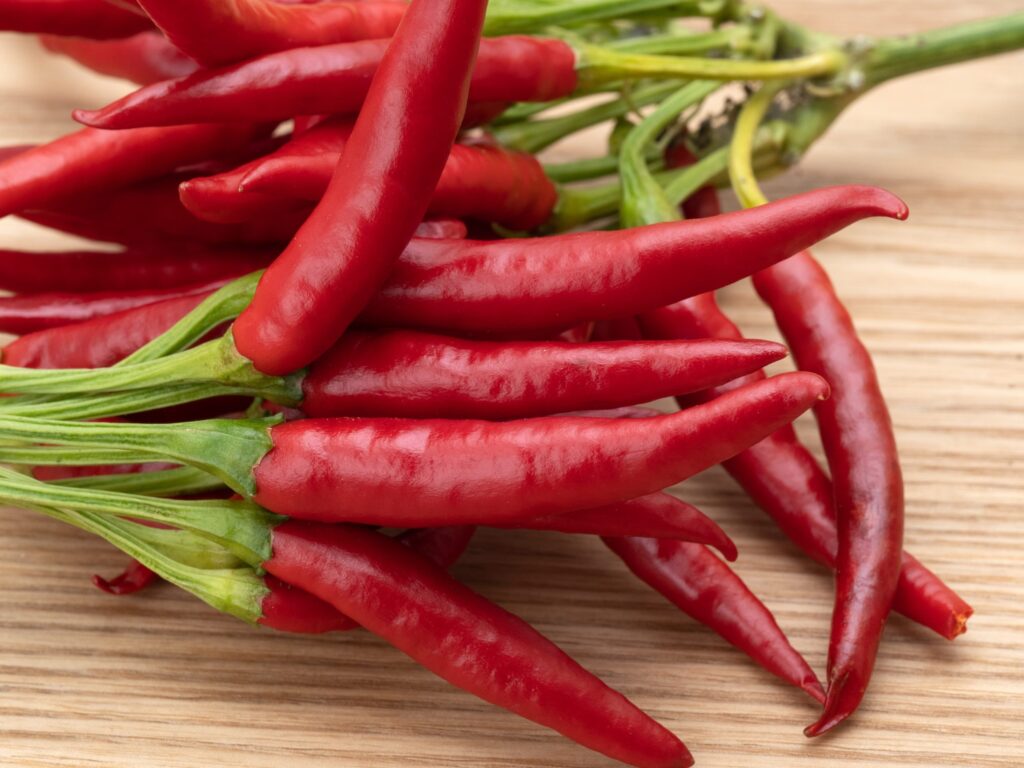 Pimenta cruas vermelhas.