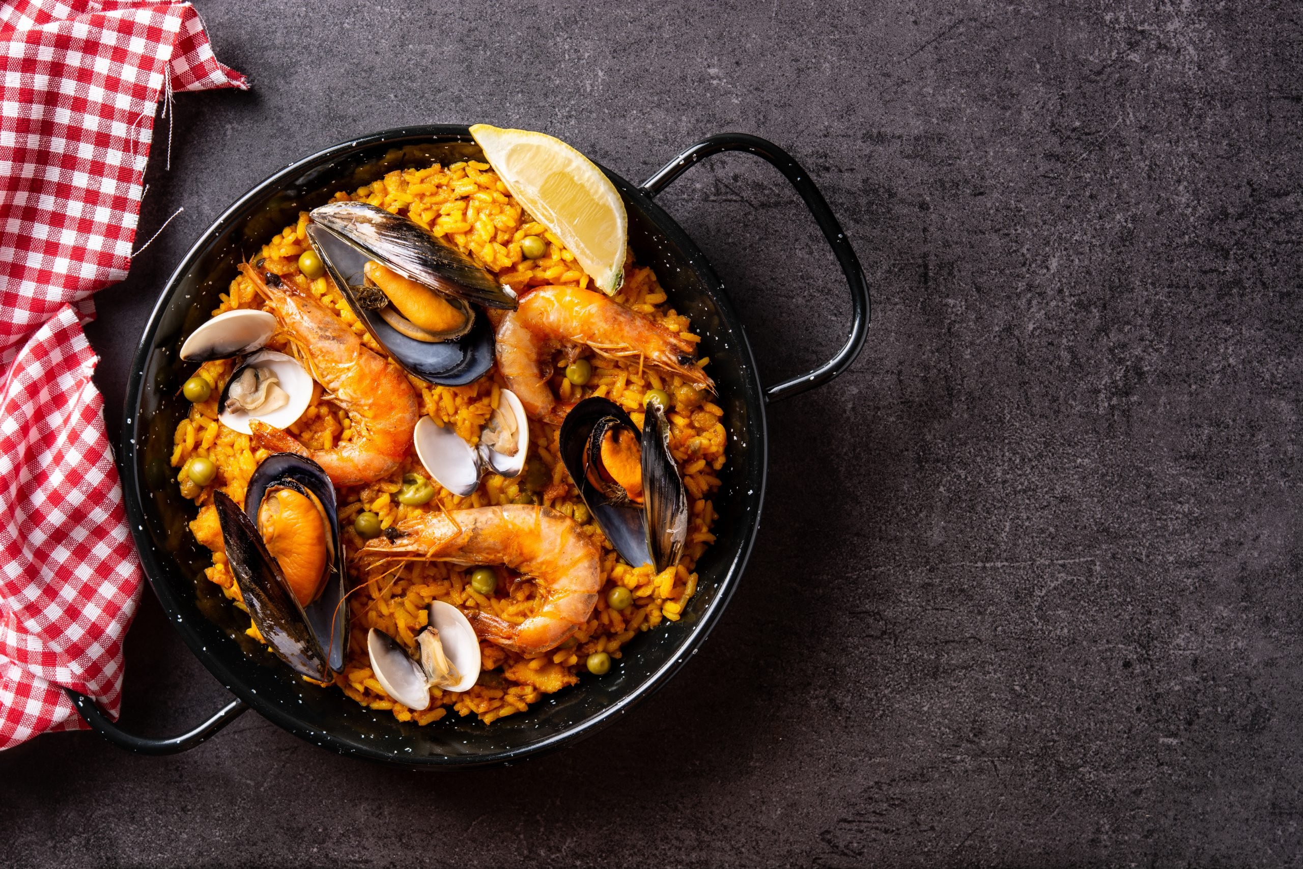 Arroz com camarão e frutos do mar.