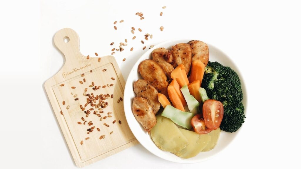 Prato com frango e vegetais