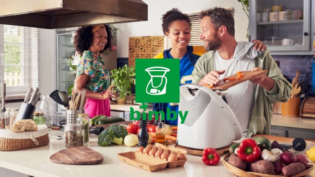 Família cozinhando e logo do app